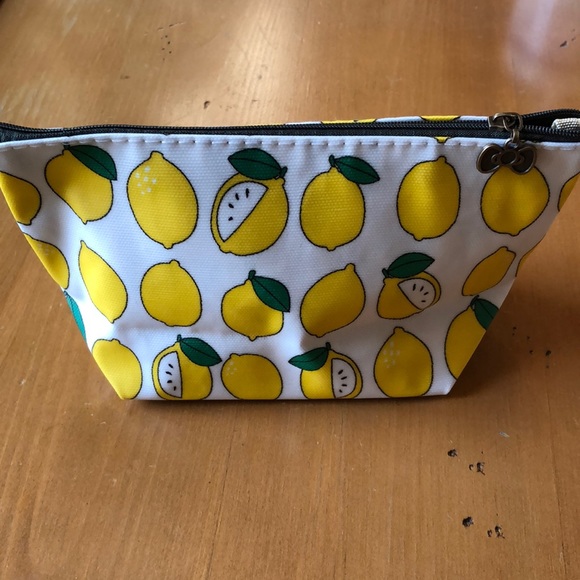 Lemons Waterproof Travel Cosmetic Bag/New - Picture 2 of 4